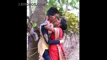 indian aunty caught kissing in park 20 sec xvideos com d28b9e91ad6f1a91