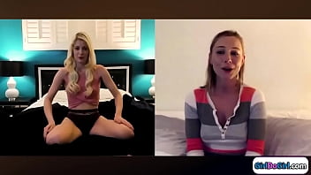 Seperated gfs masturbate pussy on webcam