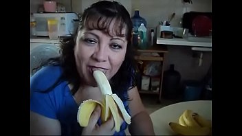 Mamando plátano con mirna lorena